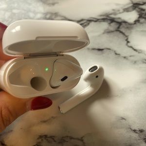 Apple AirPods 2nd Gen with Charging Case